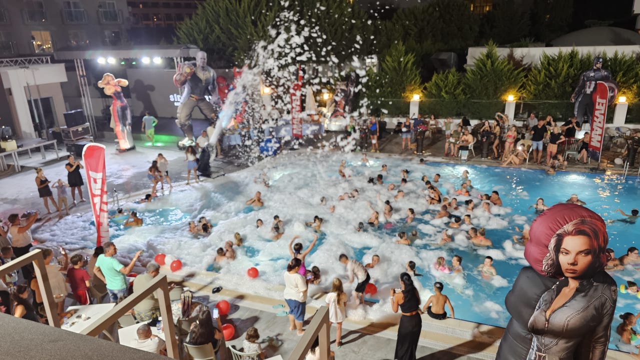 Pool Side Story Resort & Spa