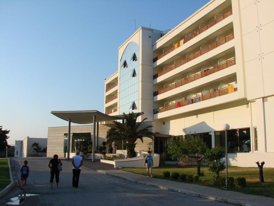 Das Haupthaus Olympian Bay Grand Resort