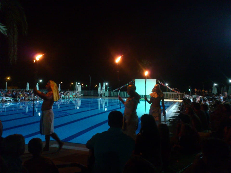 Show am und im Pool. Club Sidelya Hotel