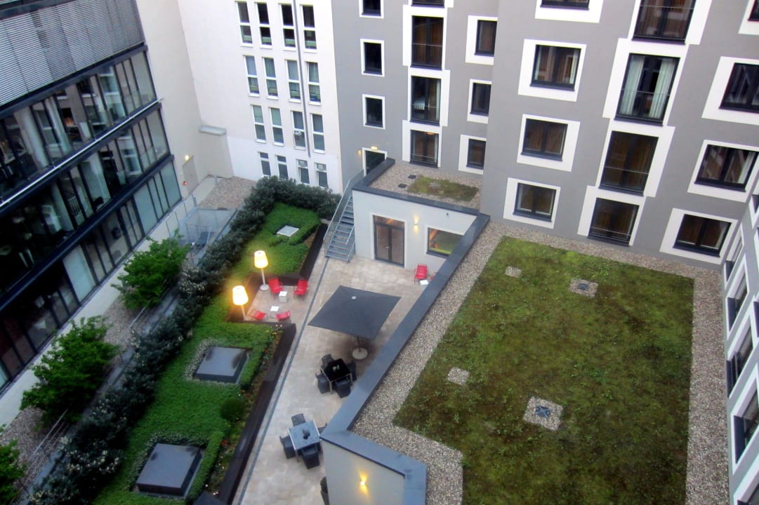 Innenhof Adina Apartment Hotel Berlin Mitte