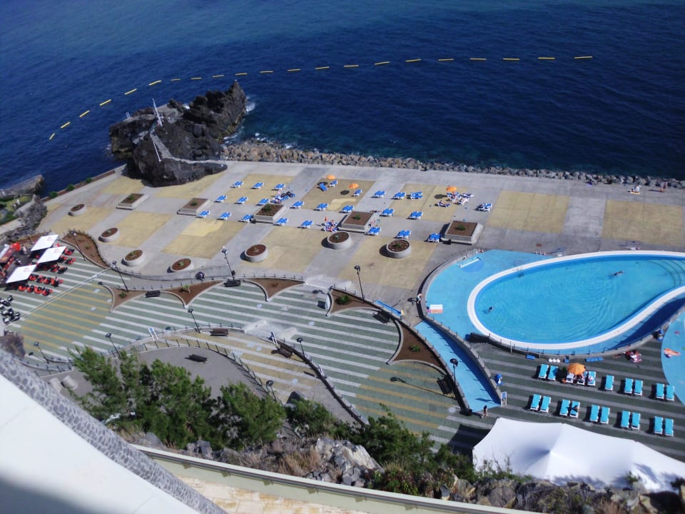Blick vom Balkon ( links mit Kiosk) Hotel Madeira Regency Cliff
