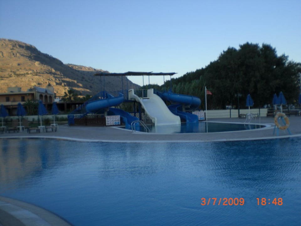 Pool mit großen Rutschen Lindos Princess Beach Resort & Spa