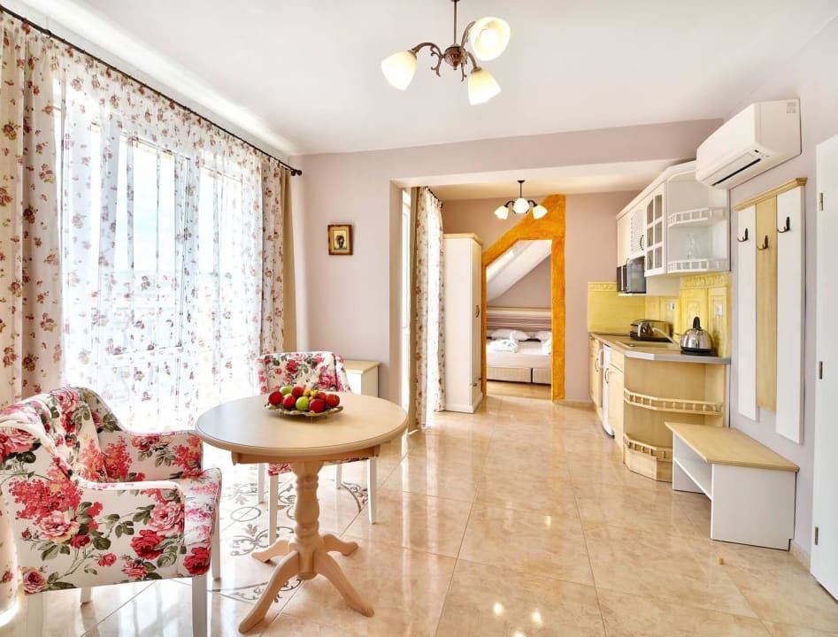 Overview Deluxe King Studio Sirena Palace