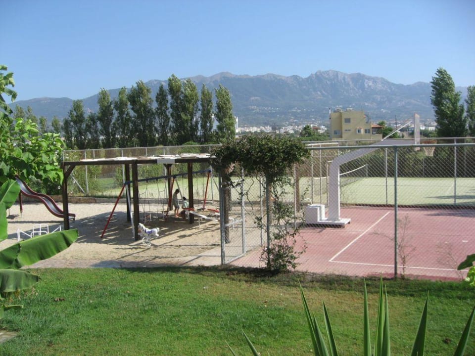 Tennisplatz, Spielplatz Hotel Zorbas Beach