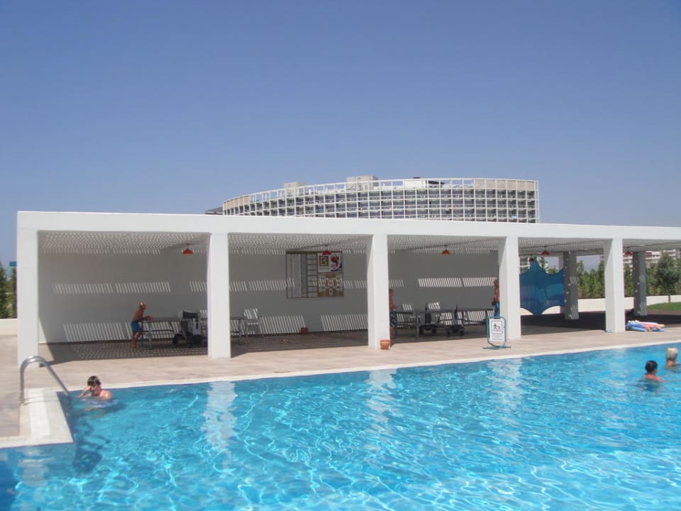 Tischtennis an der White Bar Hotel Baia Lara