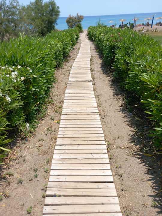 Strand Asterias Beach Resort