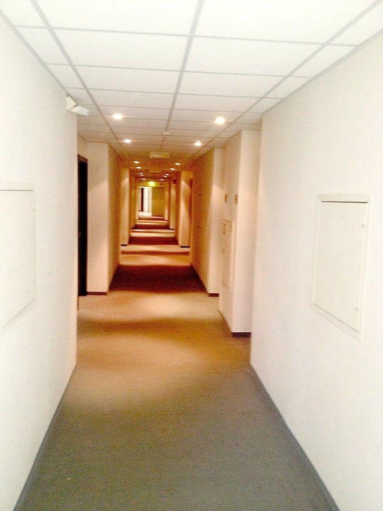 Endlos lange Gänge Hotel Days Inn Dessau
