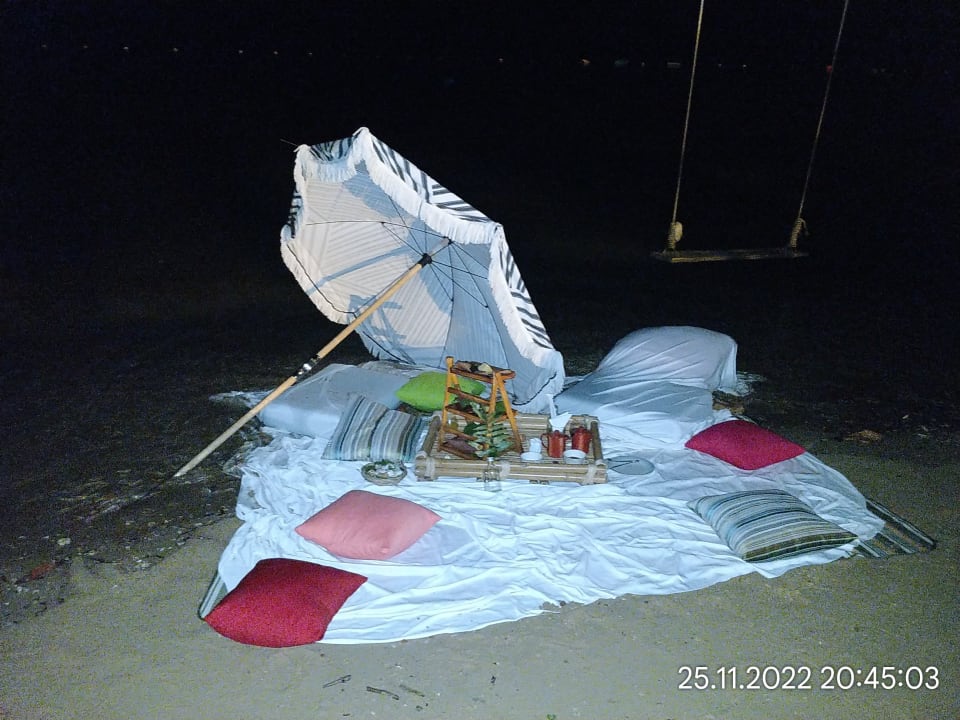 Strand Island Escape Burasari