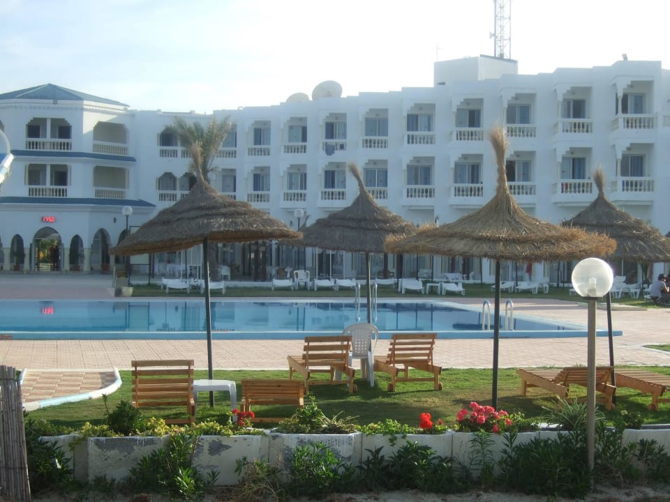 Sicht von der Poolanlage Hotel Neptunia Skanes