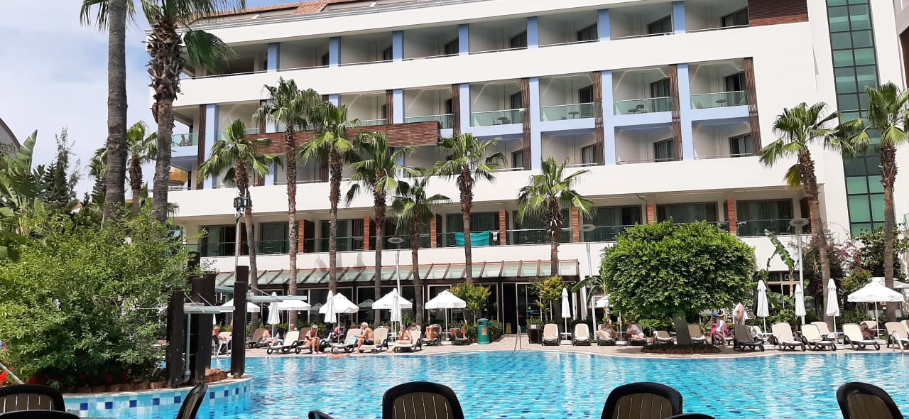 Außenansicht Port Side Resort Hotel