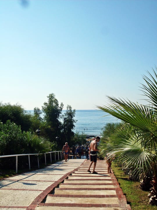 Weg zum Strand Alba Resort Hotel