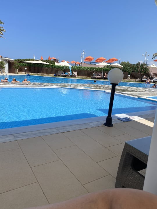 Pool Hotel Happy Days