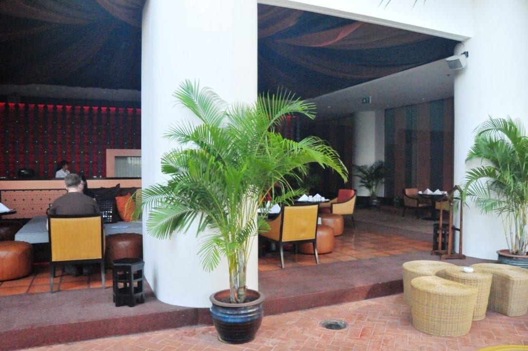 Blick vom Pool ins Restaurant Hotel Lebua At State Tower