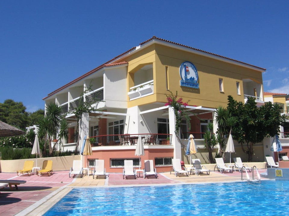 Pool und Hotelansicht Samian Blue Seaside Hotel
