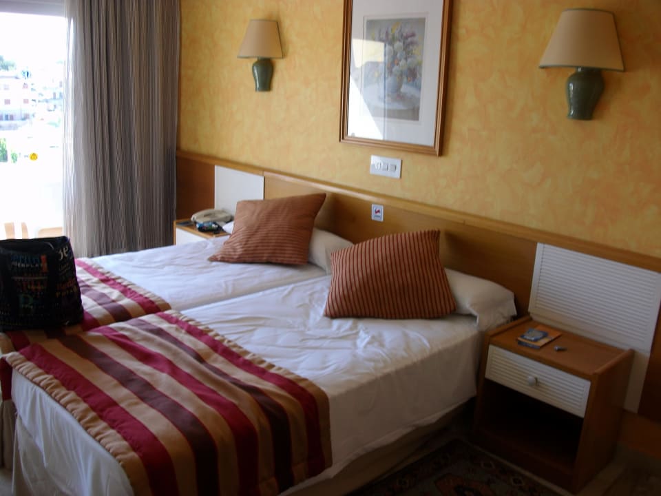 Doppelbett Zimmer 403 Grupotel Montecarlo