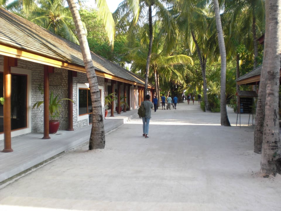 Weg zur Hauptrezeption Kuredu Island Resort & Spa