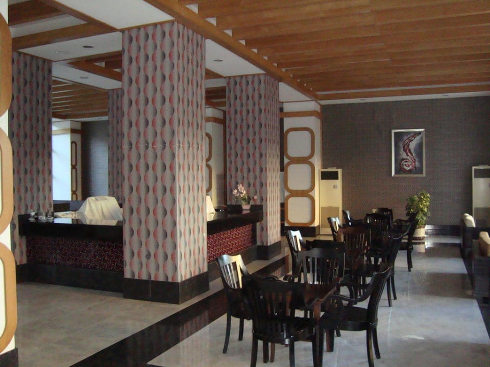 Bar im Lobby bereich Mira Meridia Beach Hotel