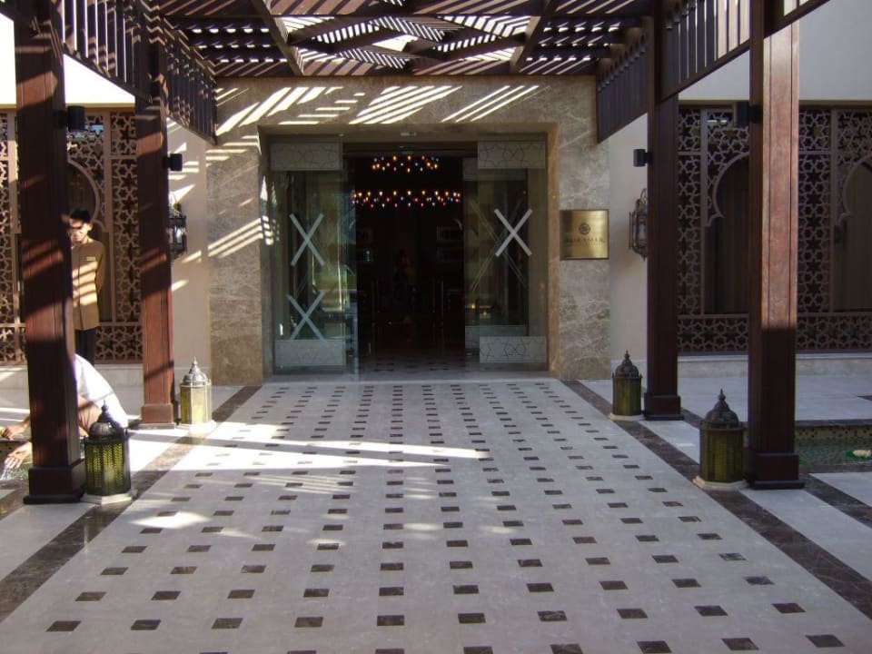 Hoteleingang Miramar Al Aqah Beach Resort