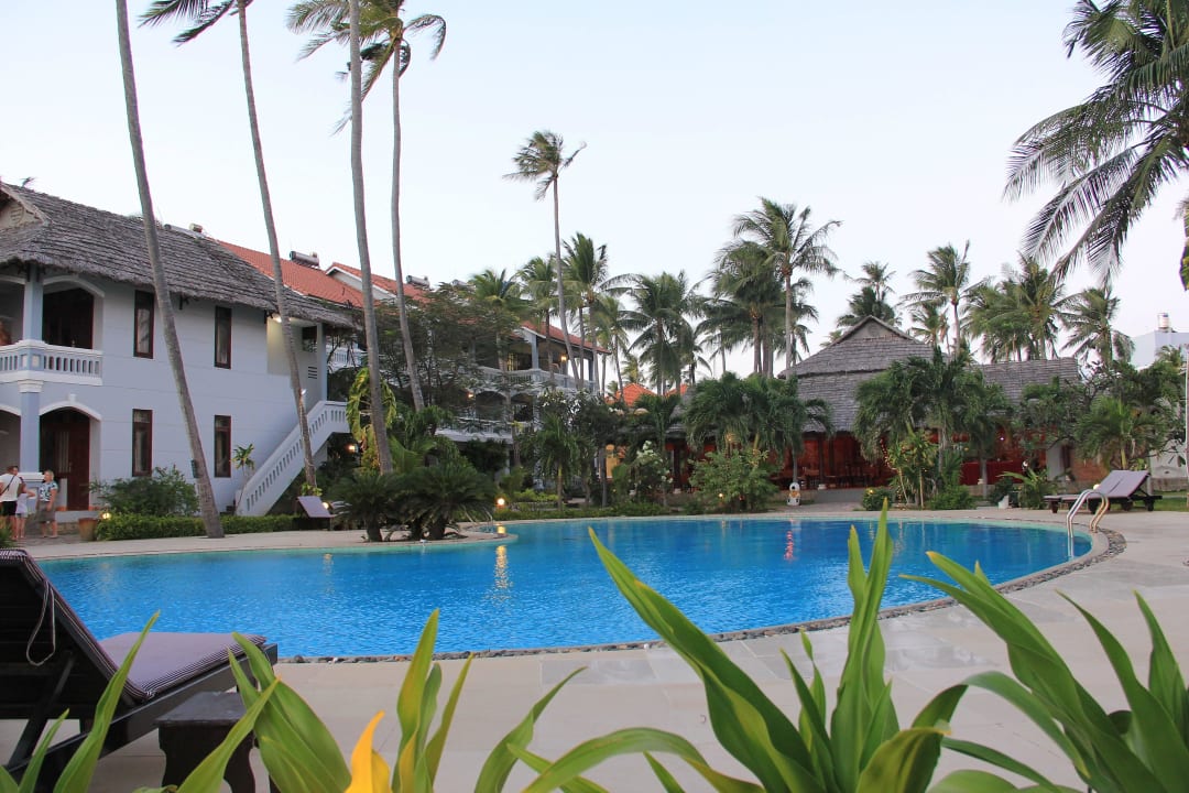 Swimming pool Little Paris Resort & Spa