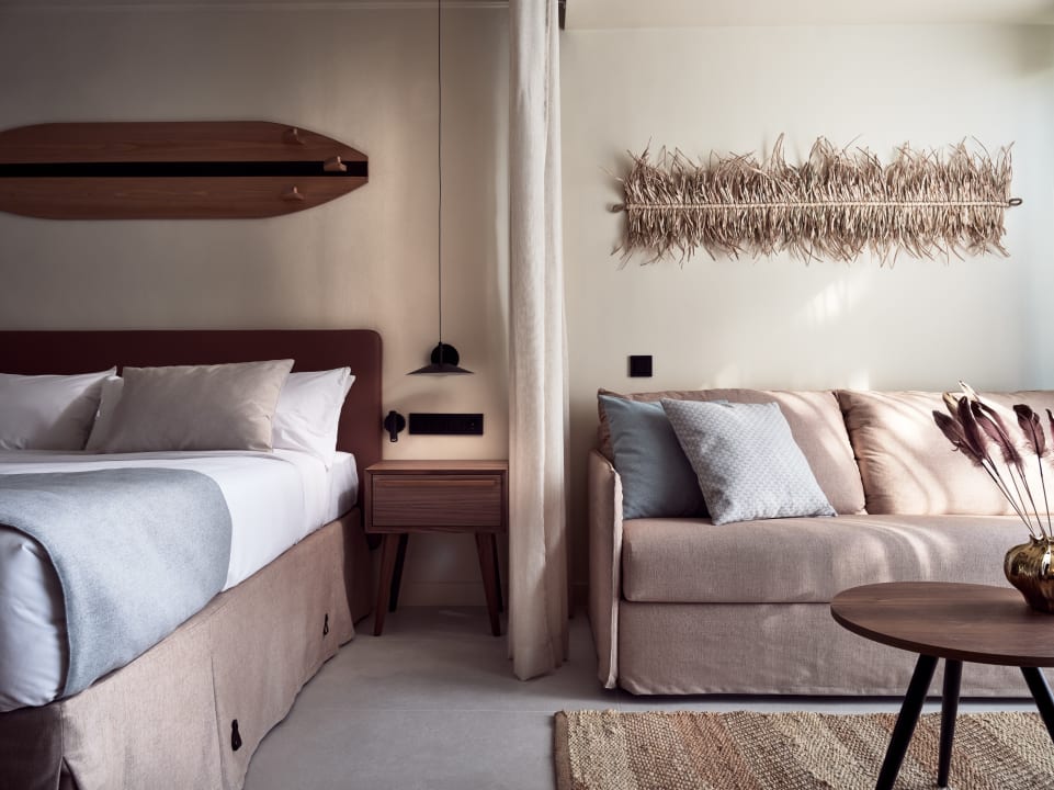 Zimmer Domes Aulūs Zante, Autograph Collection