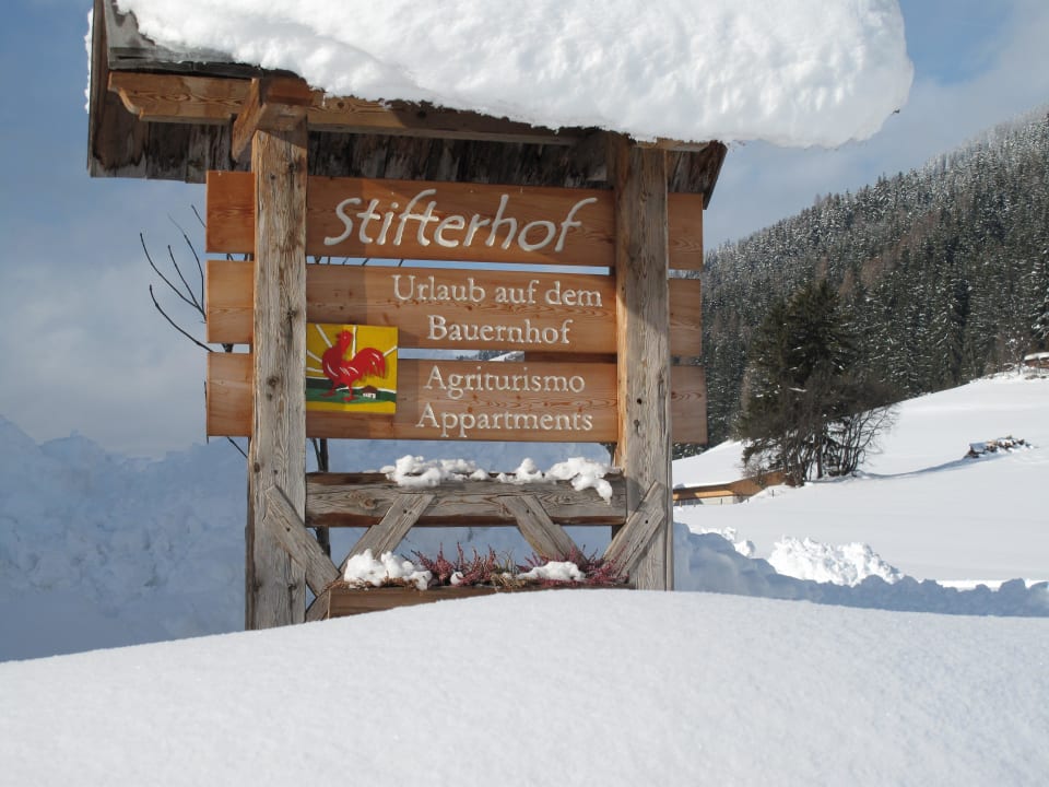 Hinweisschild Stifterhof - Biobauernhof