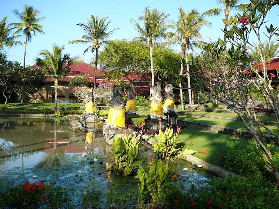 Gartenlandschaft vor der Lobby InterContinental Bali Resort