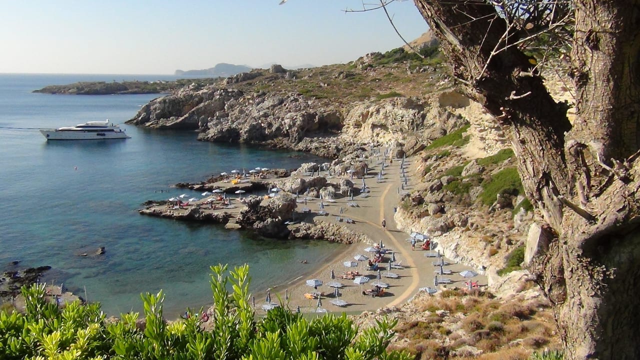 Teil des Strandes Hotel Kalithea Horizon Royal