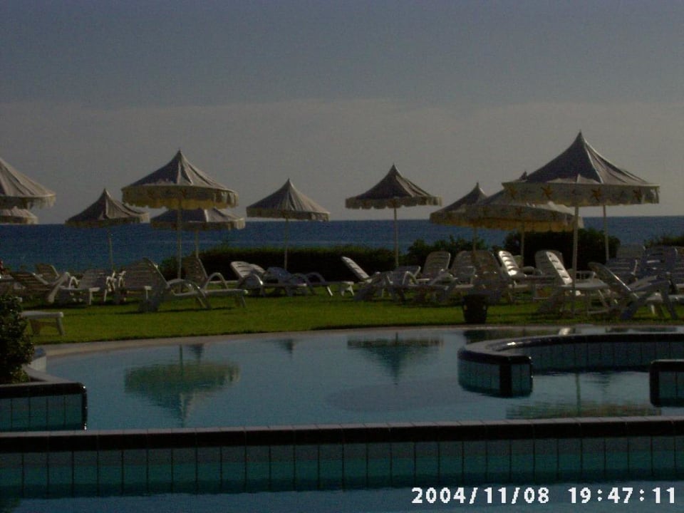 Pool - Gang zum Strand Iberostar Waves Averroes