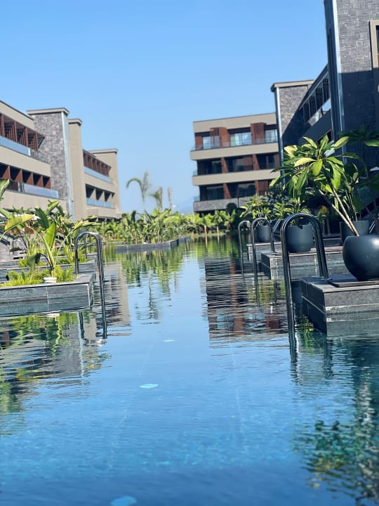 Pool Jacaranda Luxury Resort