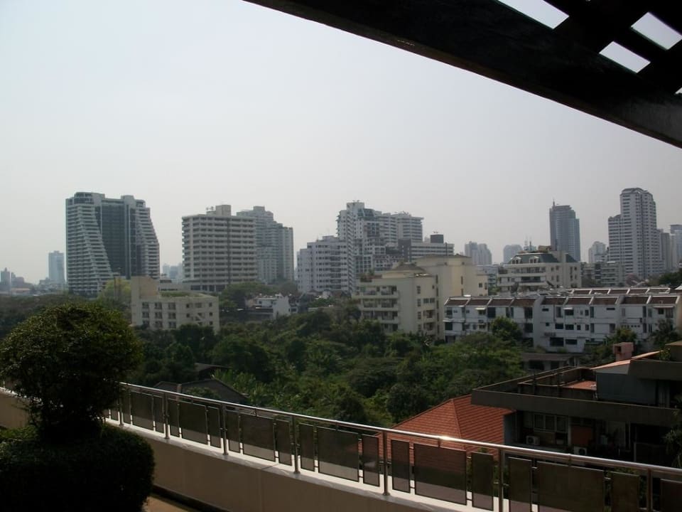 Blick von Sonnenterrasse Grand Mercure Bangkok Atrium