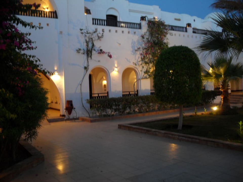 Hotel bei Nacht Arabella Azur Resort