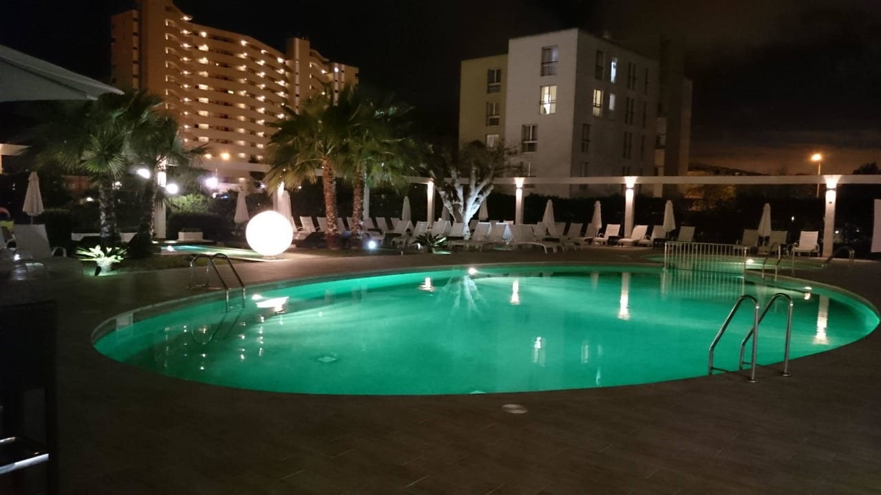 Da hat man doch Lust hinein zuspringen BG Hotel Caballero