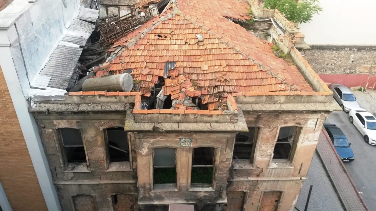 Abbruchhaus gegenüber Hotel Hotel Fehmi Bey