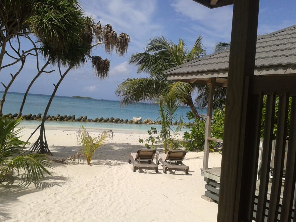 Sicht nach rechts von der Bungalow-Terrasse Kuredu Island Resort & Spa
