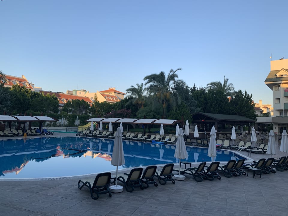 Pool Side Breeze Hotel