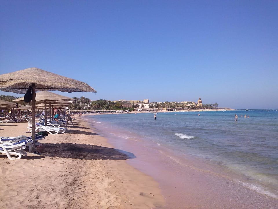 Der fast bis zur Spitze reichenden Hotel-Beach Fort Arabesque Resort, Spa & Villas