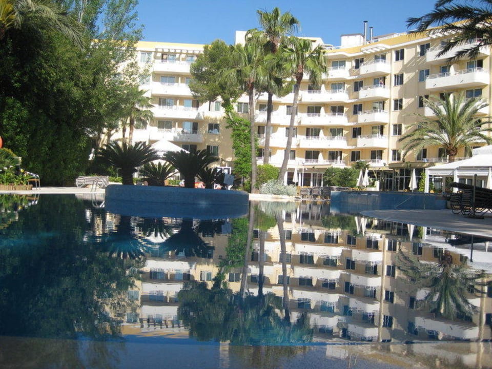 Ansicht des Hotels vom Pool her Aparthotel Ivory Playa