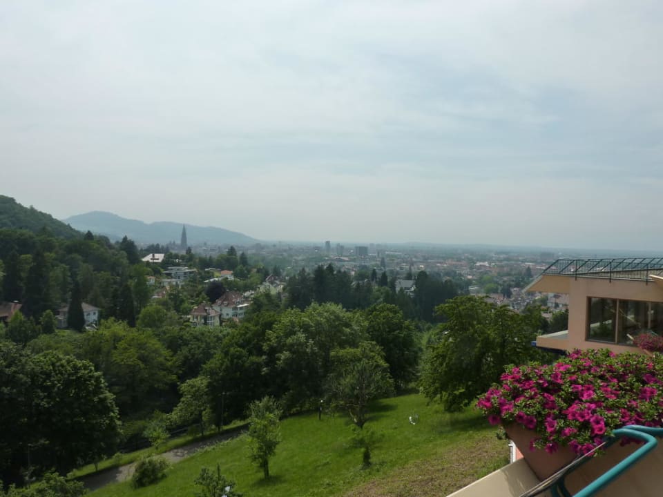 Blick auf Freiburg Mercure Hotel Panorama Freiburg