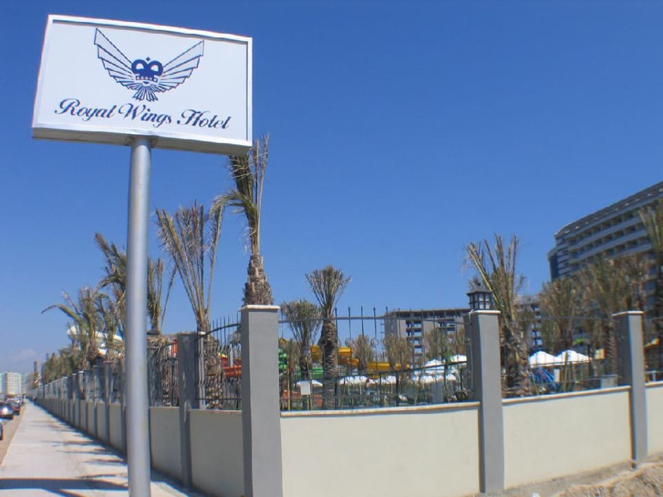 Mai-2005 Royal Wings Hotel