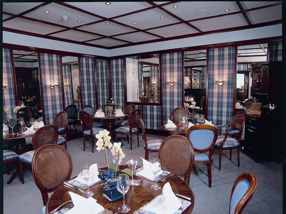 Salon Bleu Waldhotel Doldenhorn & Landgasthof Ruedihus