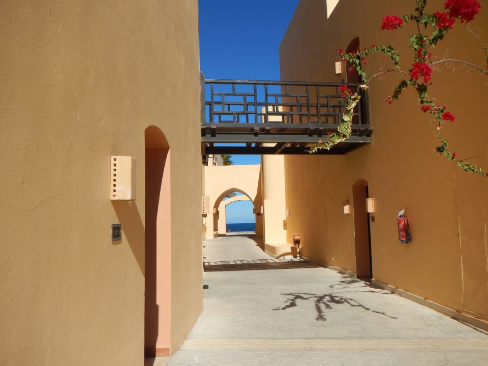 Wege durch Hotelanlage Steigenberger Coraya Beach - Adults only