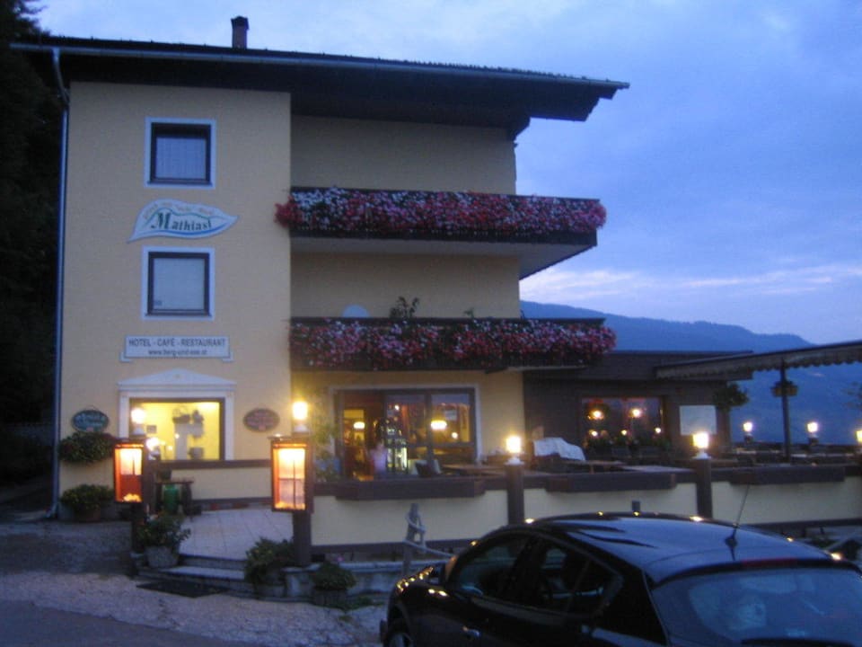 Hotel Mathiasl in der Dämmerung Gasthof Pension Hogt