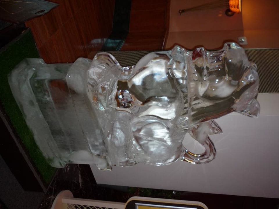 Eisskulptur vor dem Saffron-Restaurant Atlantis, The Palm