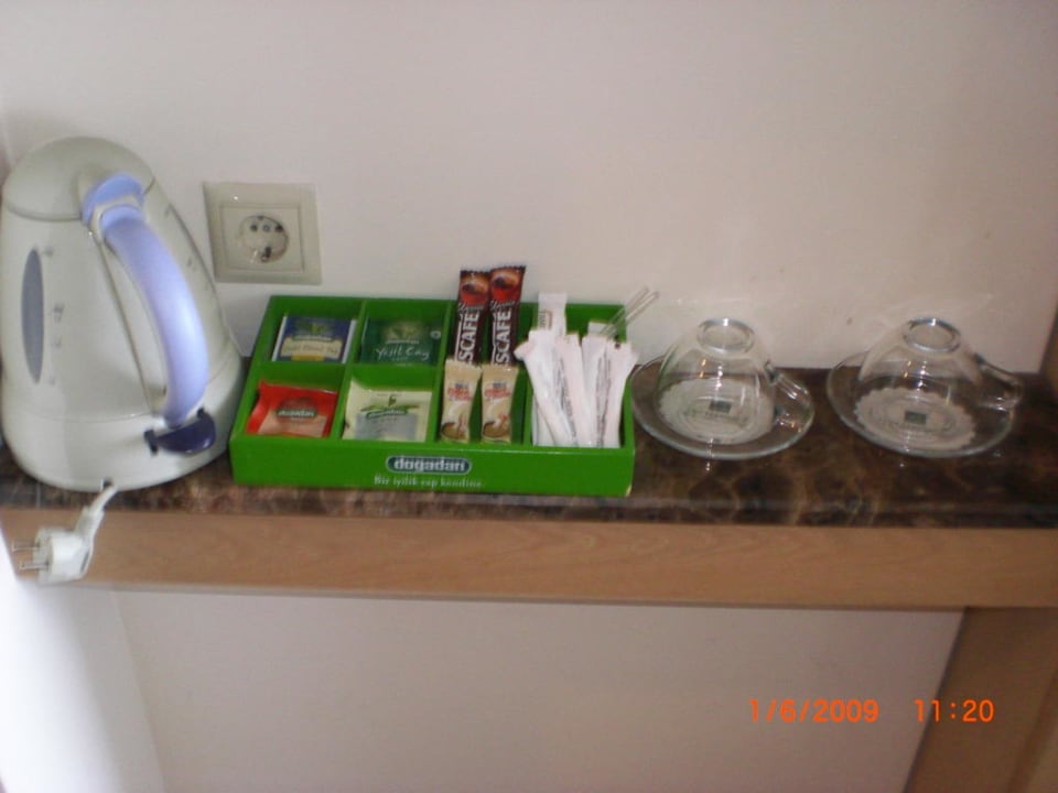 Tee und Kaffee im Zimmer Fame Residence Lara & Spa