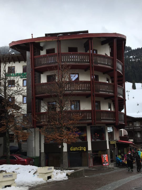 Seitenansicht des Hotels Berger's Sporthotel