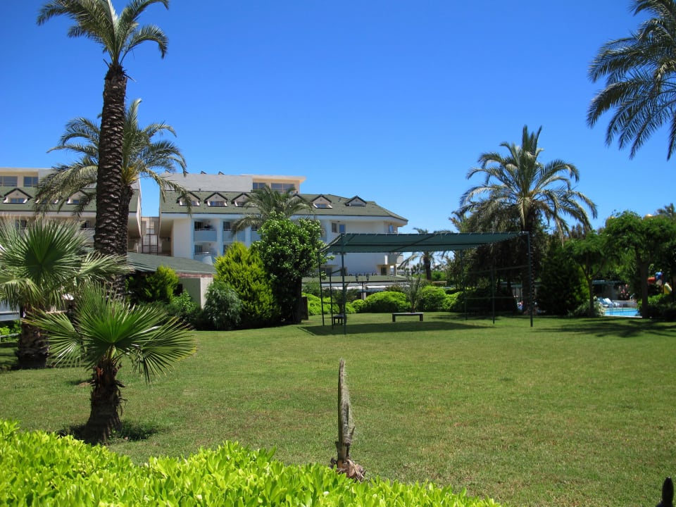 Ein schöner Garten Side Breeze Hotel