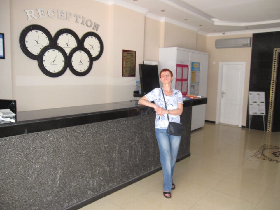 Rezeption Opia Hotel