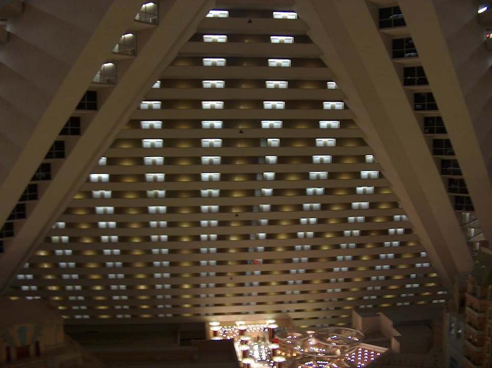 La cupola della piramide Luxor Hotel & Casino