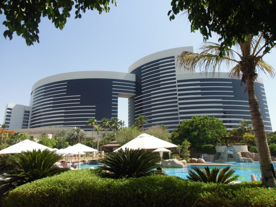 Garten und Poolbereich  Grand Hyatt Dubai