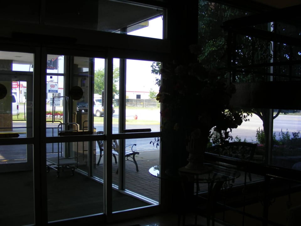 Entrance Hotel Quality Inn O'Hare Airport